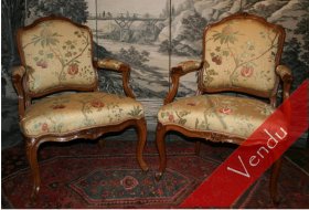 Paire de fauteuils Louis XV à dossiers plats