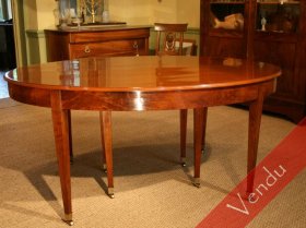 Table ovale à bandeau Directoire en acajou