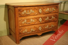Commode parisienne en noyer Louis XIV