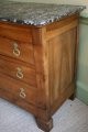 Commode époque Restauration en noyer.