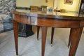 Table ovale à bandeau Directoire en acajou.