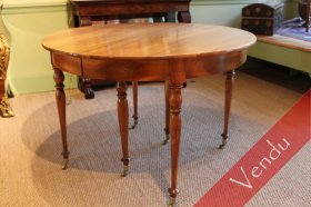 Table ronde à bandeau 