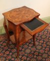 Charmante petite table volante époque Louis XV