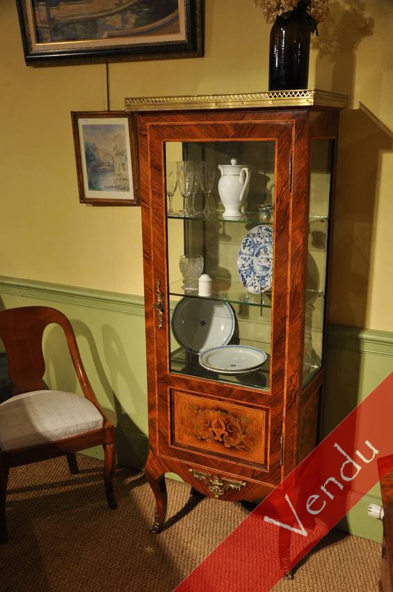 Vitrine en marqueterie
