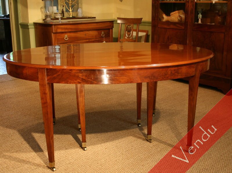 Table ovale à bandeau Directoire en acajou