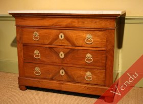 Petite commode Directoire en noyer