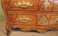 Commode tombeau en noyer massif