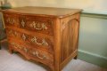 Commode parisienne en noyer Louis XIV