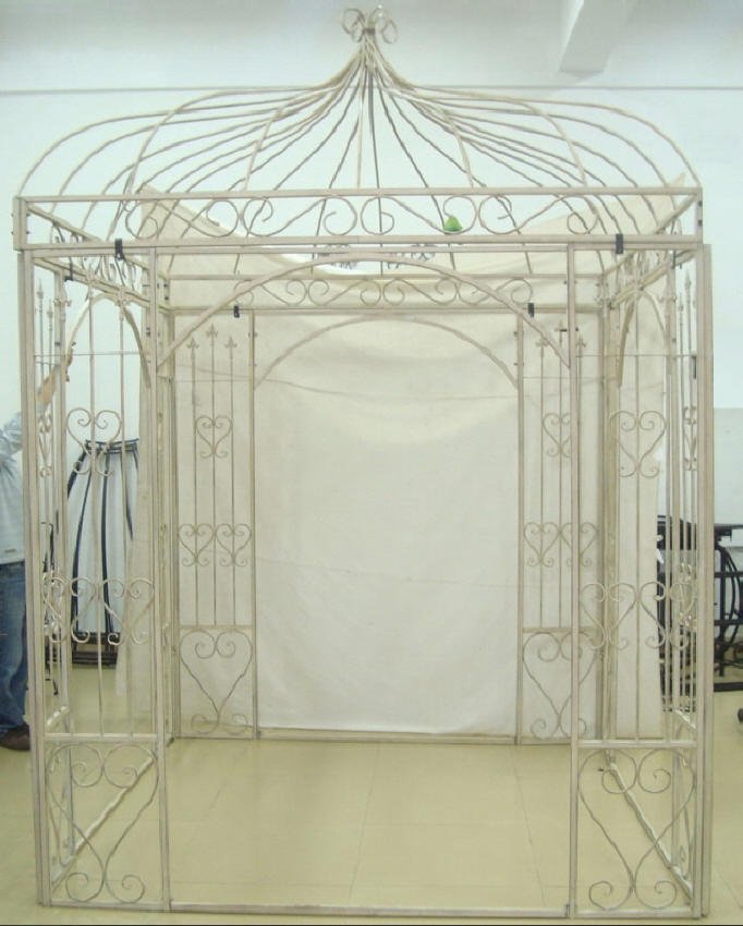Gloriette en fer forgé