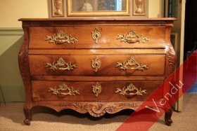 Commode galbée époque Louis XV