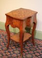 Charmante petite table volante époque Louis XV