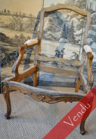 Large fauteuil époque Régence