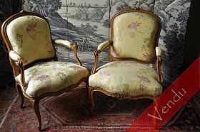 Paire de fauteuils à dossiers plats