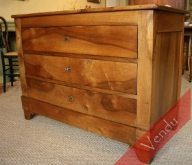 Commode époque Restauration en noyer