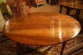 Table ovale en noyer