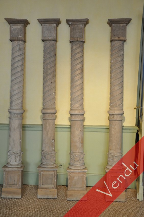 Suite de quatre demi-colonnes