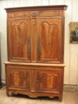 Buffet deux corps en noyer blond