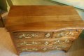 Commode parisienne en noyer Louis XIV