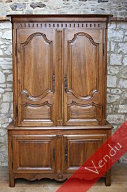 Buffet deux corps louis XV en noyer