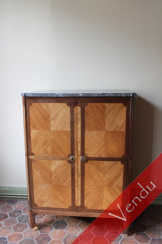 Petite armoire en bois de placage